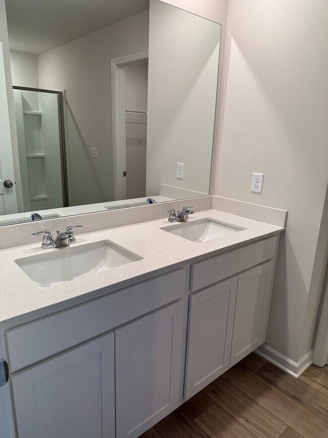 Building Photo - 2252 Robert Gwynne Dr