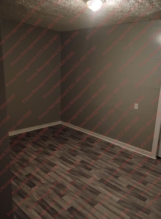 Building Photo - Cozy 3 Bed, 1.5 Bath, Convenient to I-70 and WPAFB