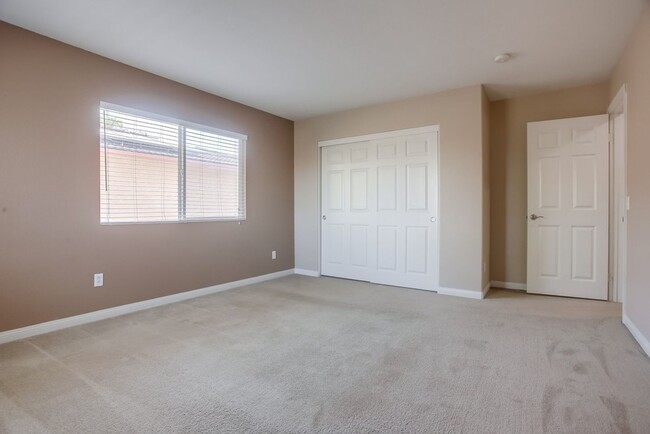 Building Photo - Spacious Rosemont 4-bedroom with Loft, and...