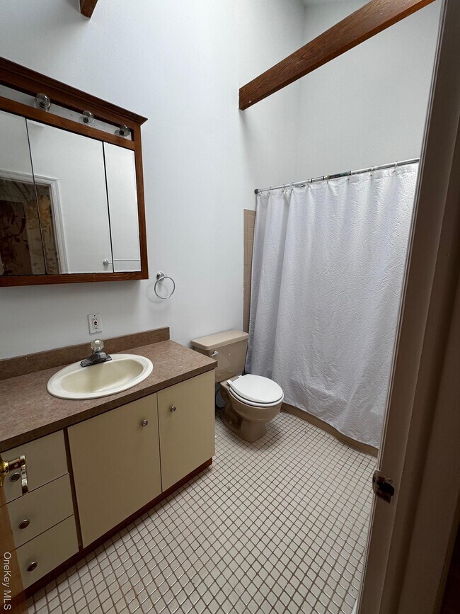 Building Photo - 2581 Roanoke Ave