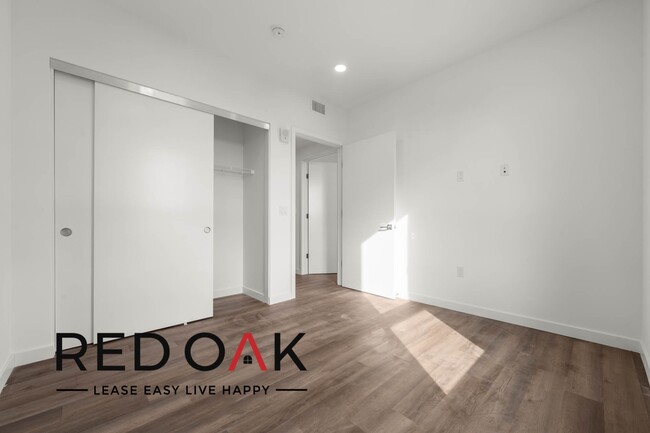 Building Photo - Modern Two Bedroom Penthouse with Tons of ...