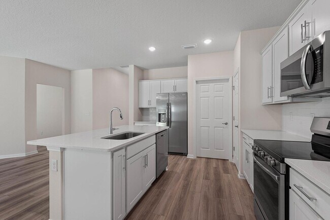 Building Photo - 46 Poplar Dr