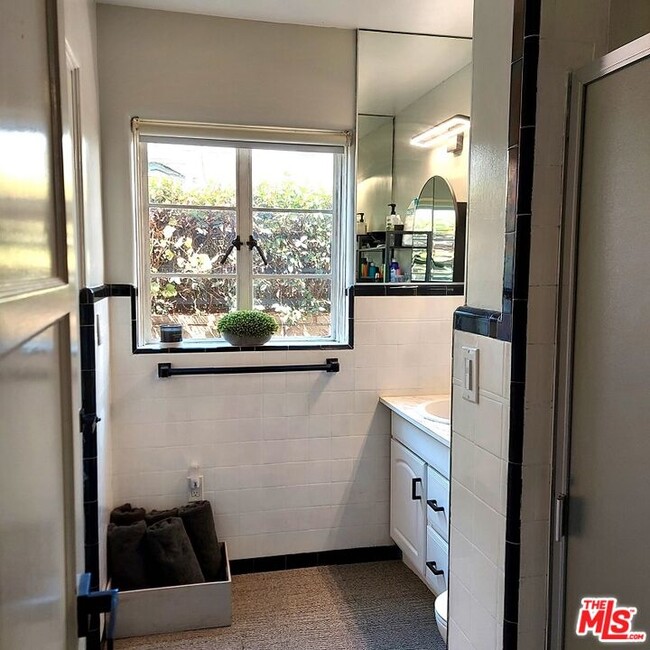 Building Photo - 341 S Rodeo Dr