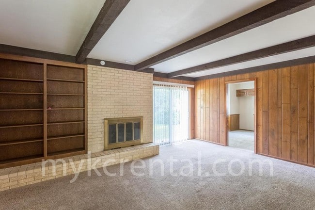 Building Photo - 8414 W 98th St