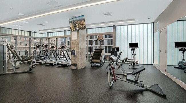 Building Photo - Newly Remodeled 1Bed/1 Bath Downtown Condo with Rooftop Deck & Luxury Amenities!