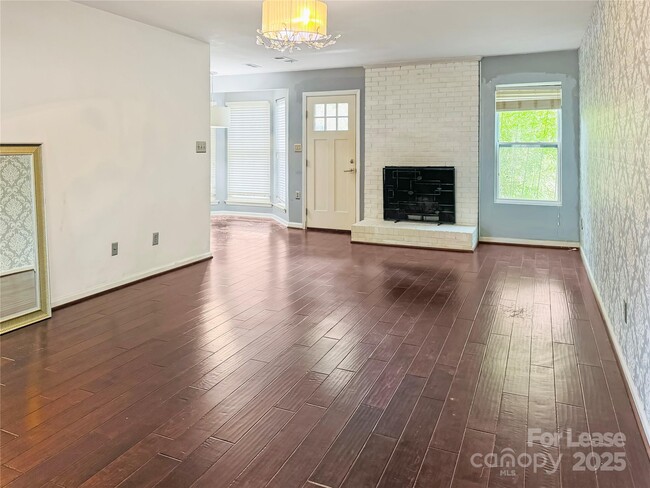 Building Photo - 8509 Golf Ridge Dr