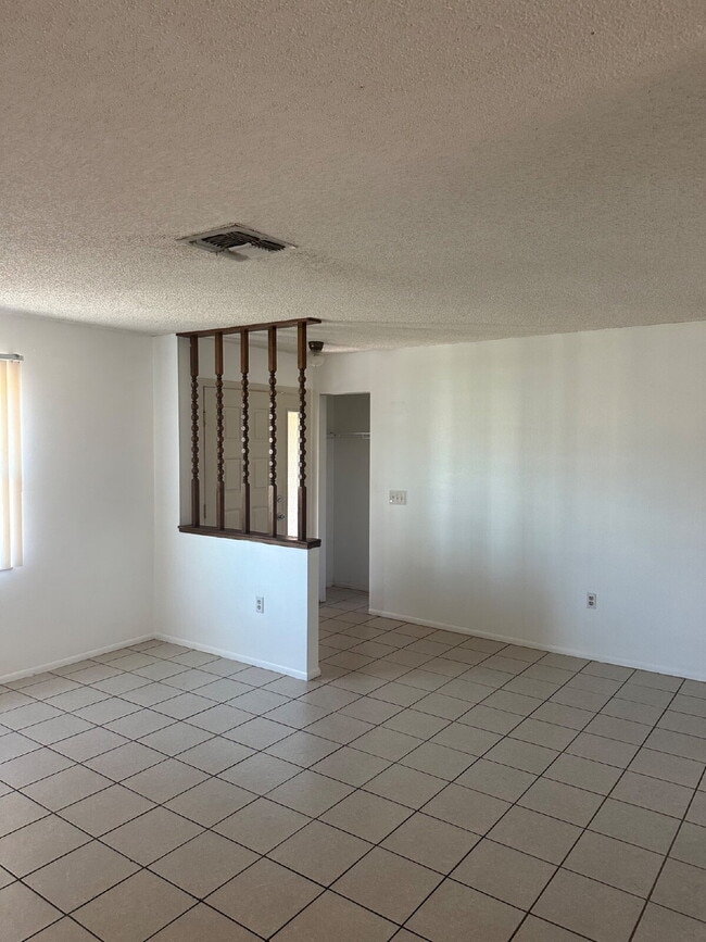Building Photo - Cute 2 Bedroom, 2 Bathroom, 1 Car Garage h...