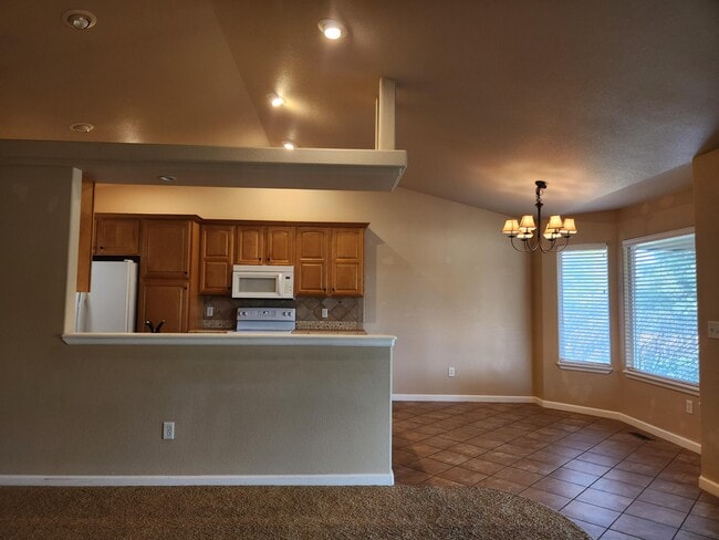 Building Photo - 157 Beacon Way