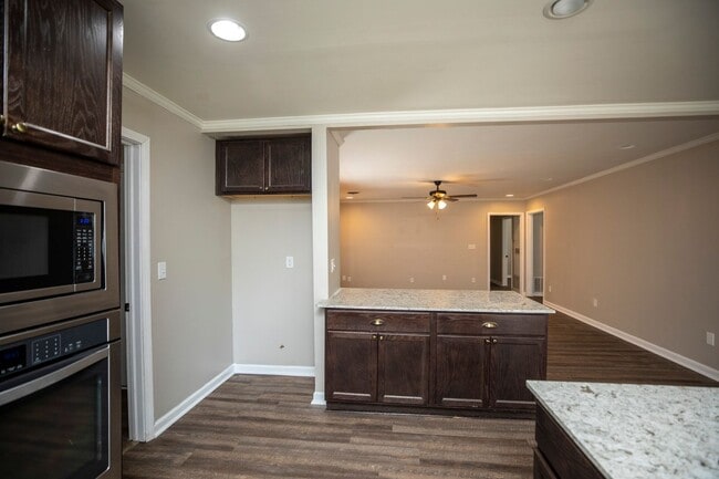 Building Photo - ** 4 bed 2 bath located by Montgomery Academy ** Call 334-366-9198 for a self showing