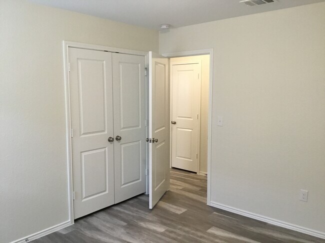 Building Photo - 5900 Bell Tower Ln