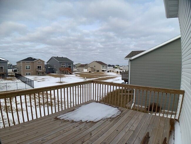 Building Photo - 4 Bed 2 Bath Single Family Home