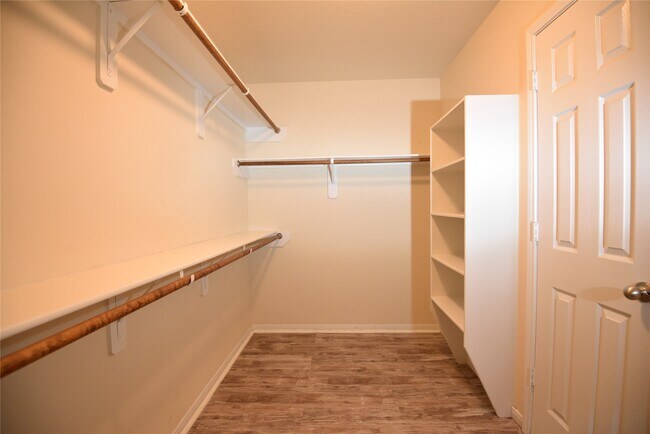 Building Photo - 9997 Hyacinth Way