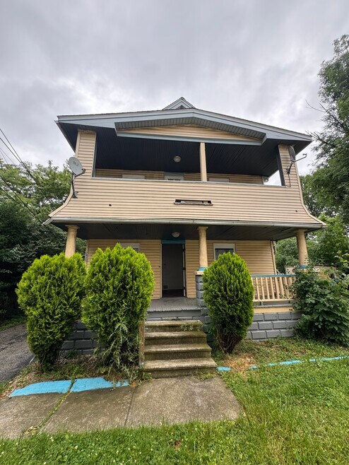 Building Photo - 2925 E 128th St