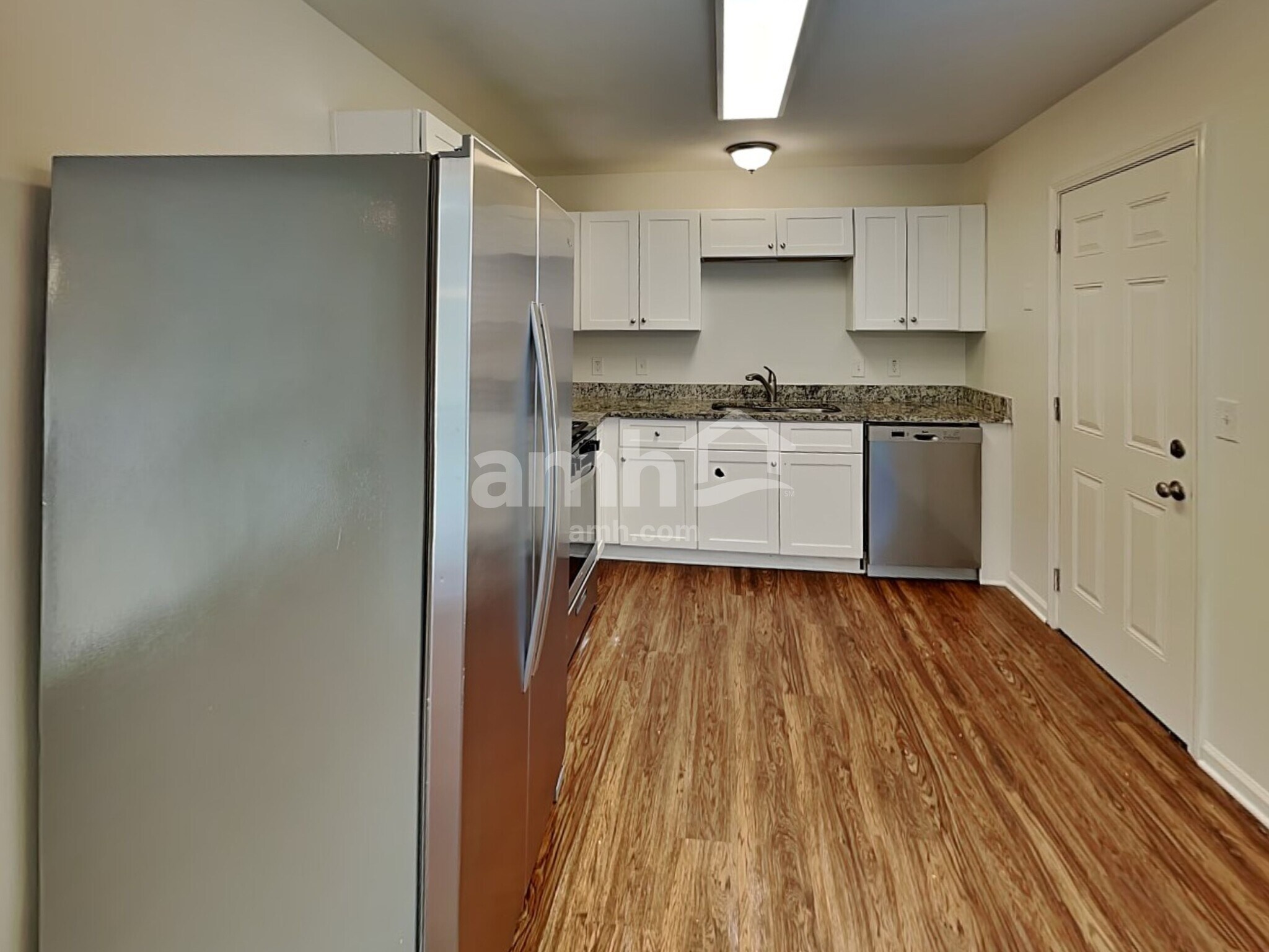 Building Photo - 6290 Queensdale Dr