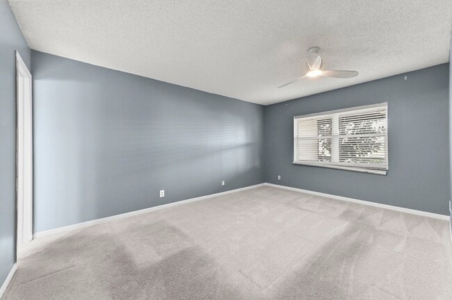 Building Photo - 8495 Lakepoint Ct