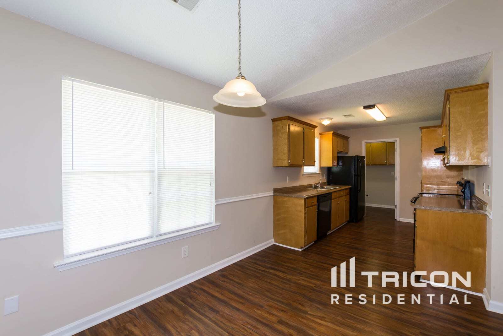 Building Photo - 744 N Shadowbrook Dr