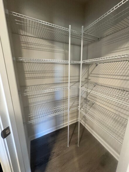 Building Photo - 916 W Sumter St