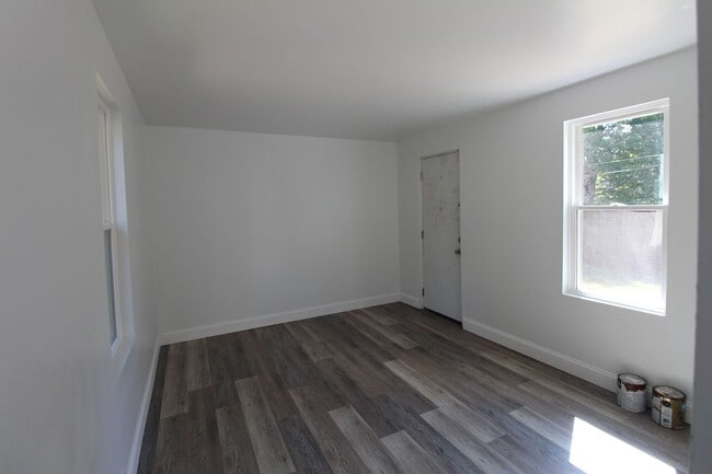 Building Photo - Two Bedroom Duplex