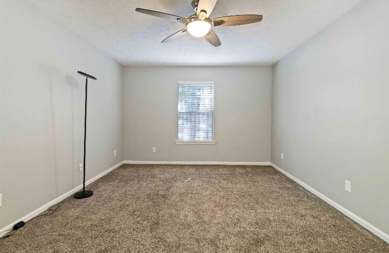 Building Photo - 119 Waverly Point Dr