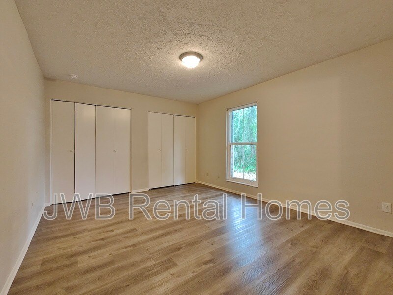Building Photo - 7201 Arlington Expy