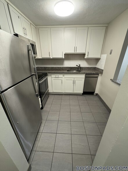 Building Photo - 16 Whites Ave