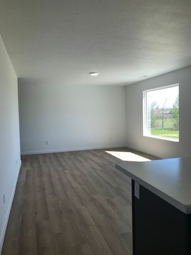 Building Photo - Executive Rental -  4 Bedroom 3 Baths