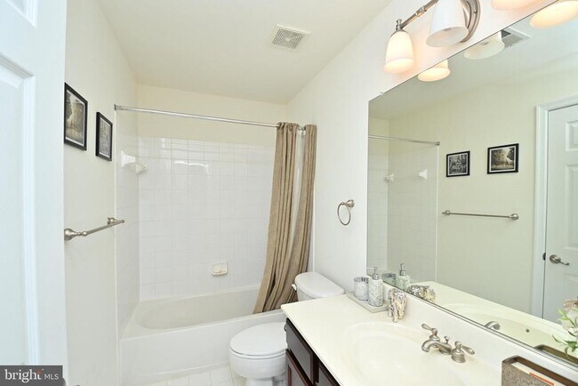 Building Photo - 8240 Gunston Commons Way