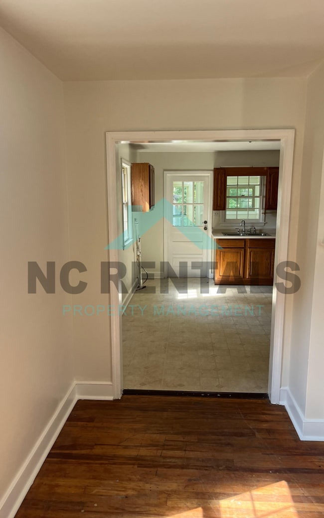 Building Photo - 1608 W Florida St