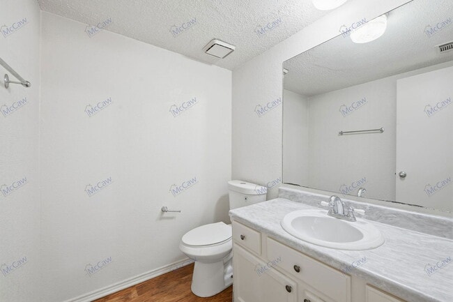 Building Photo - 800 Bluebonnet Dr