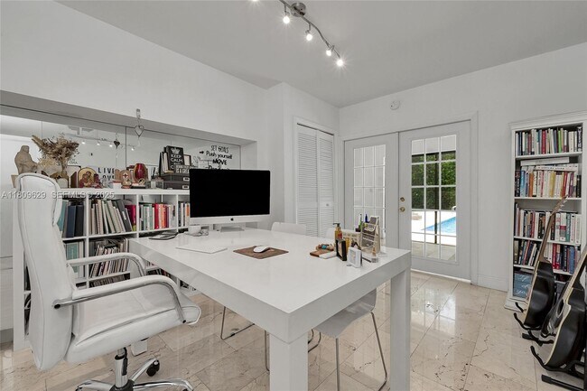 Building Photo - 201 Knollwood Dr