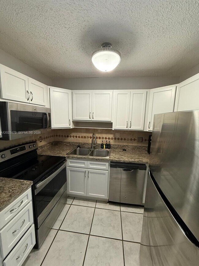 Building Photo - 9116 NW 35th Pl
