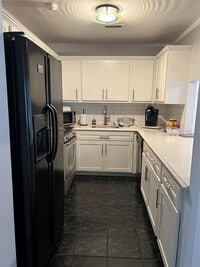 Building Photo - 1005 Sara Cir