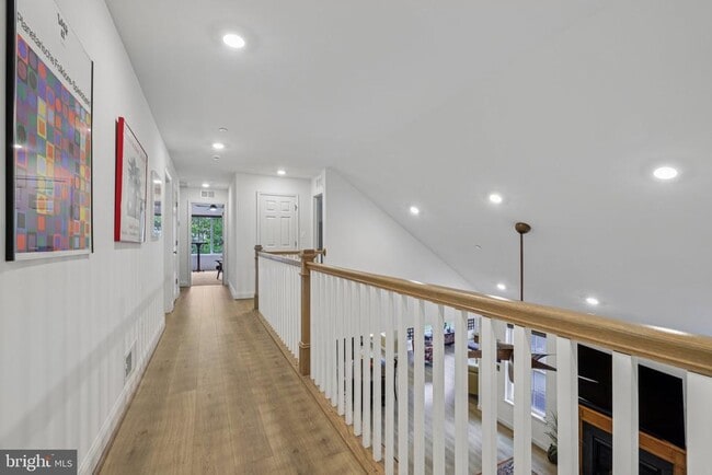 Building Photo - 303 Bonheur Ave