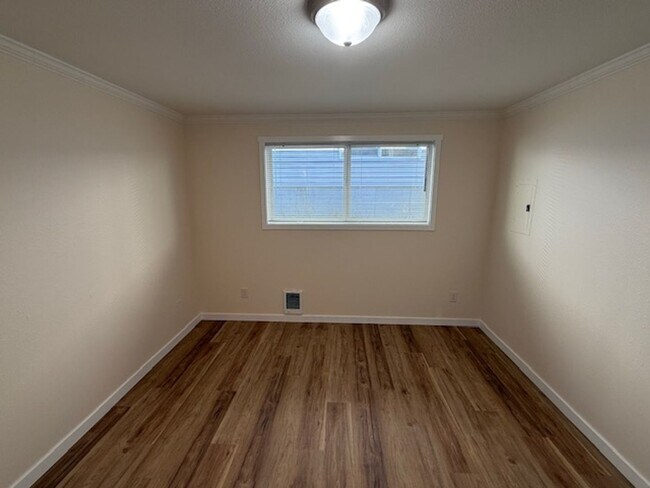 Building Photo - Alfi 3325 4-plex - Everett