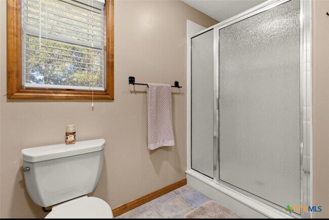 Building Photo - 481 Lorne Rd