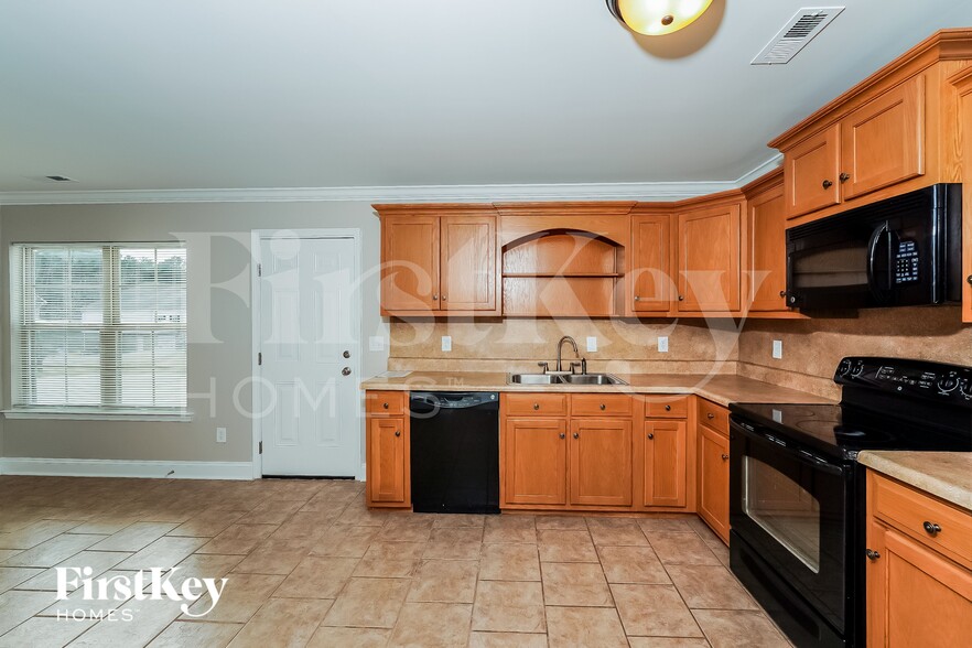 Building Photo - 170 Horton Dr