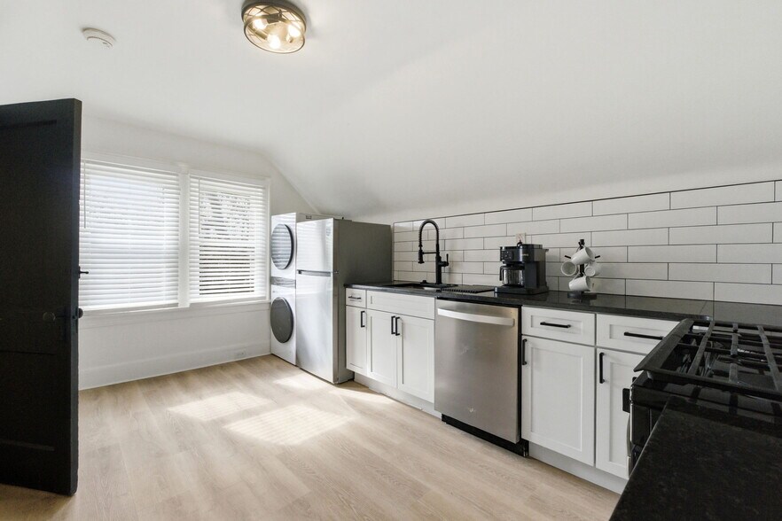 Building Photo - 3326 E Overlook Rd