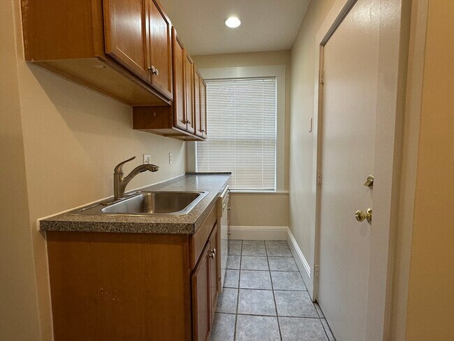 Building Photo - 56 Prentiss St