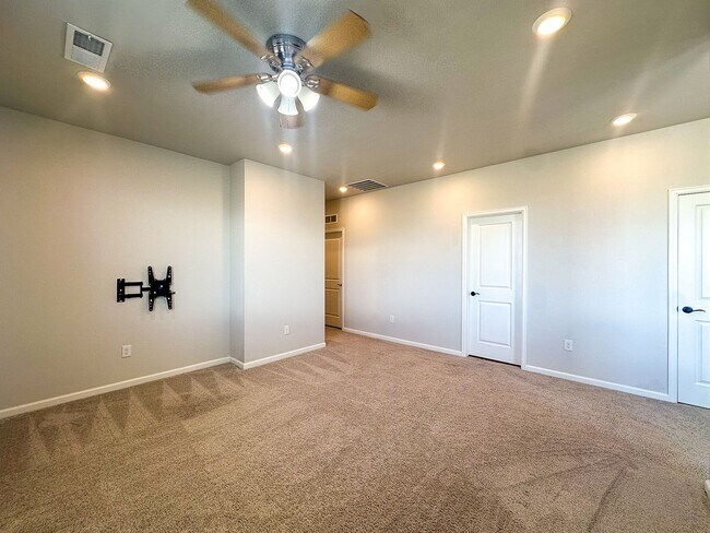 Building Photo - Alder Creek 3bd 2.5ba paired home for rent!