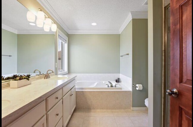 Building Photo - 12452 Alise Pl