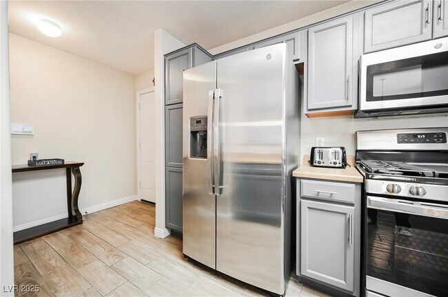 Building Photo - 833 Aspen Peak Loop