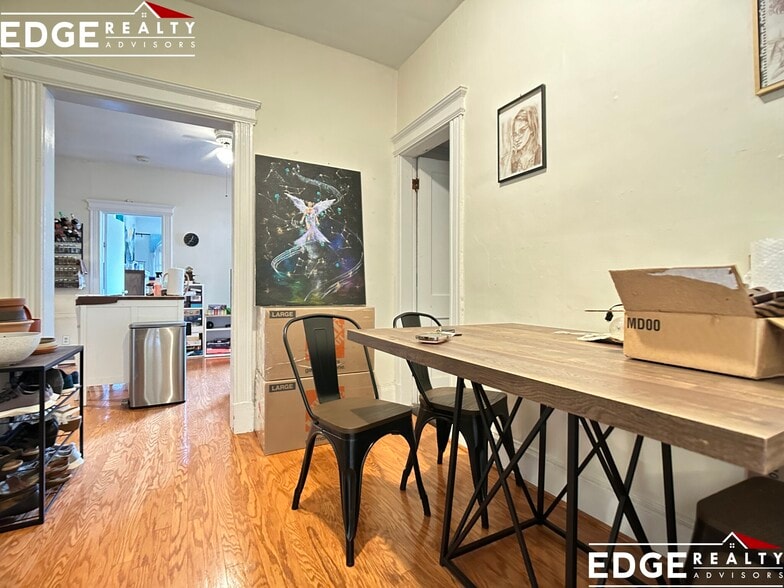 Building Photo - 26 Park Vale Ave