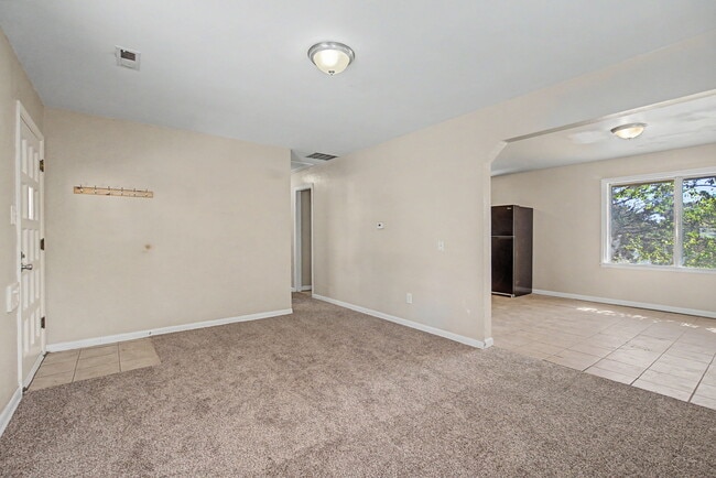 Building Photo - 1121 Cooper Ave