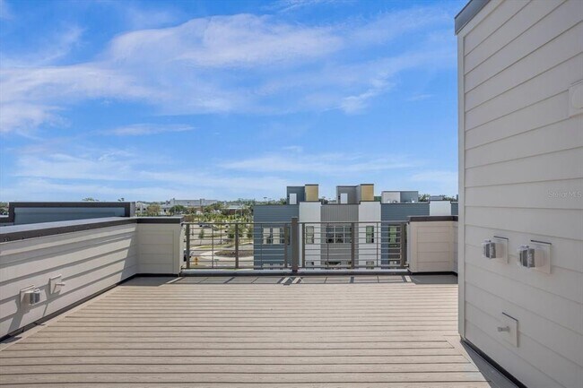 Building Photo - 2368 Brix St