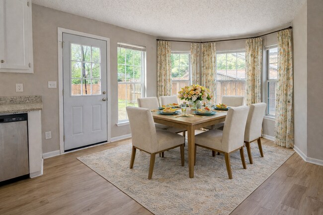 Building Photo - 2531 Clovis Rd SW