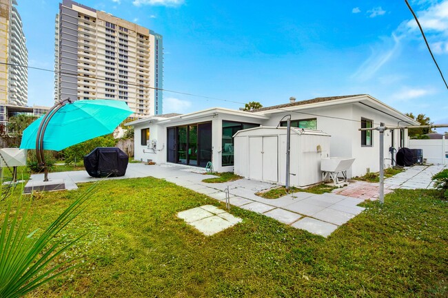 Building Photo - 121 Bayberry Dr