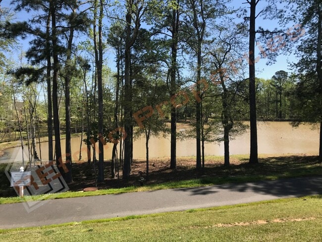 Building Photo - Beautiful 3 Story 3 Bedroom Townhouse with Huge 1st Floor Flex Space with Access to Patio + 2 Car...