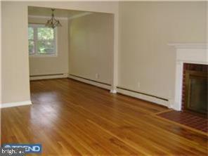 Building Photo - 423 Roseanna Ave