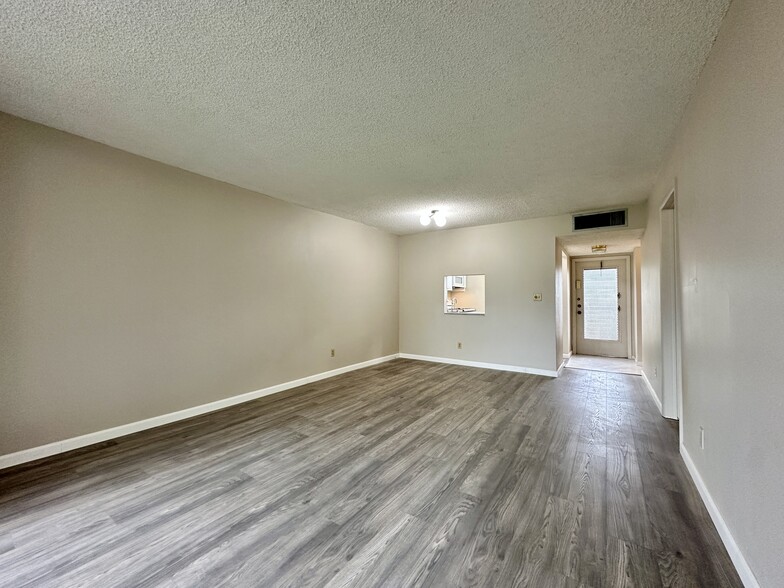 Building Photo - 6020 NW 64th Ave