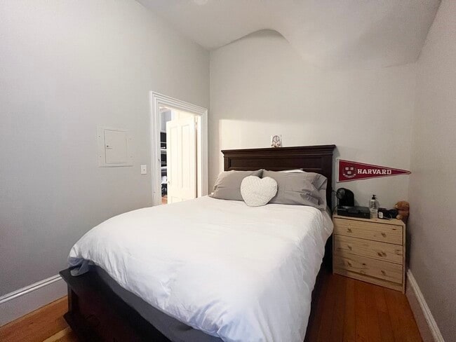 Building Photo - 61 Monmouth St